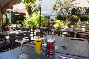 thumbnail: Outdoor dining