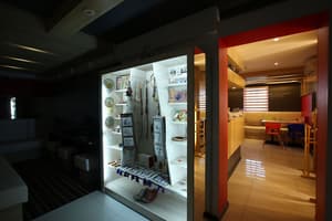 thumbnail: Interior entrance
