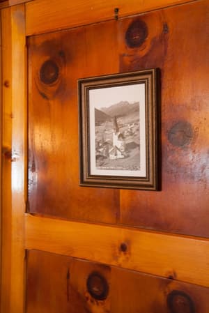 thumbnail: Interior detail