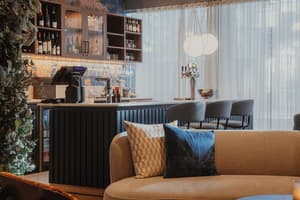 thumbnail: Bar (on property)