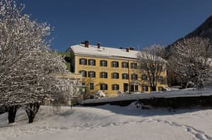 thumbnail: Front of property