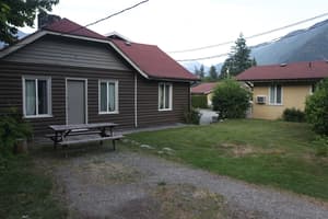 thumbnail: Front of property