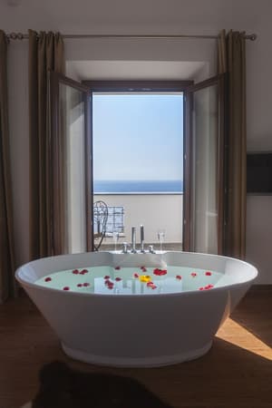 thumbnail: Deep soaking bathtub