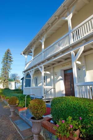 thumbnail: Front of property