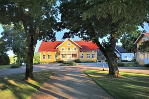 thumbnail: Front of property