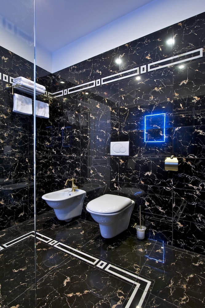 Bathroom amenities