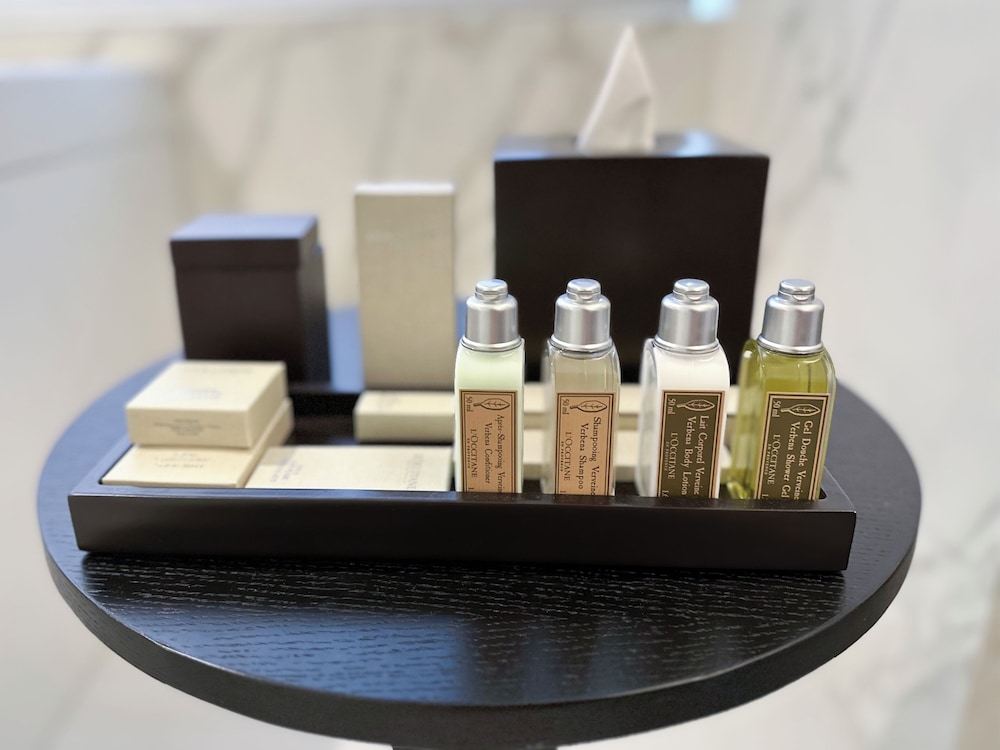 Bathroom amenities