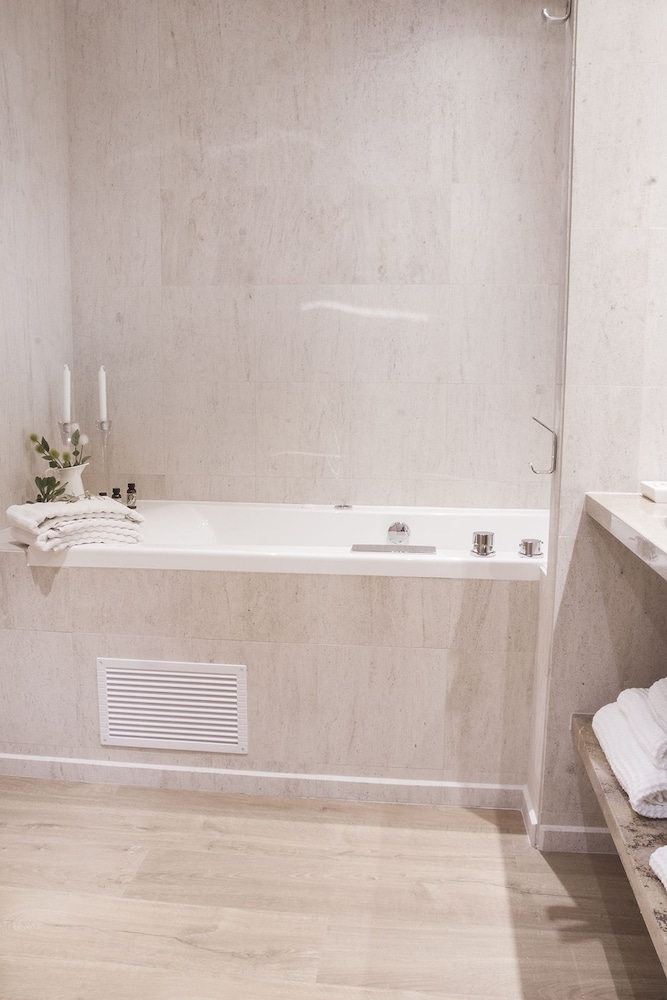 Jetted tub