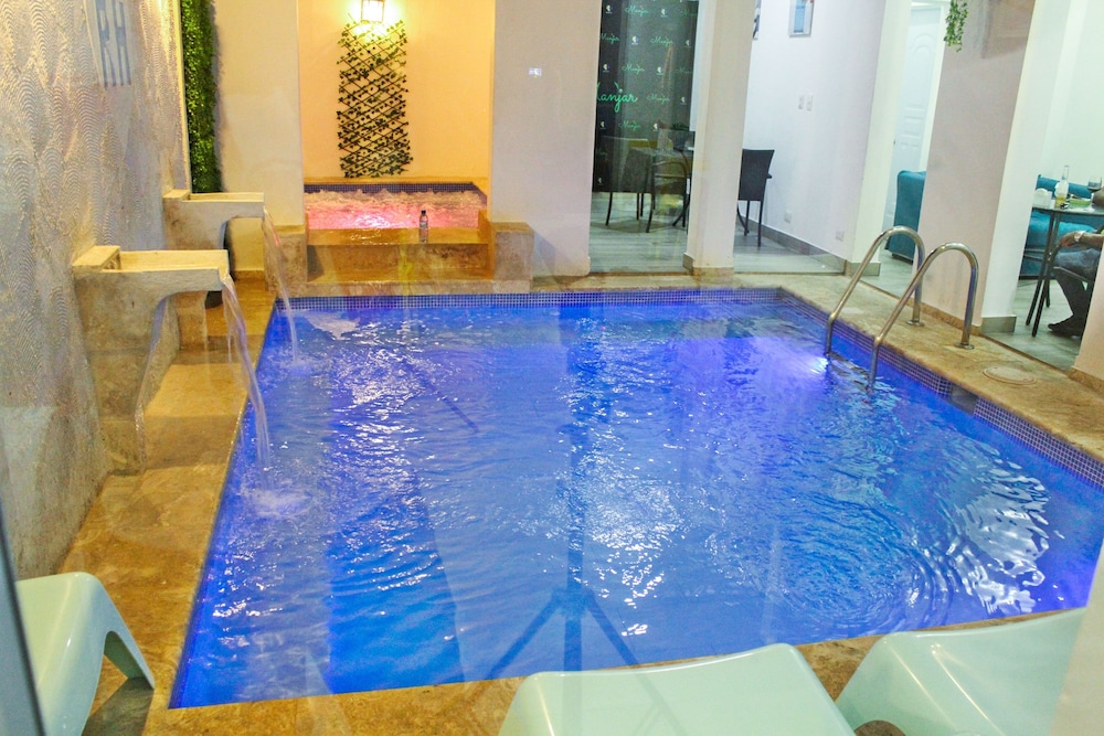 Indoor spa tub
