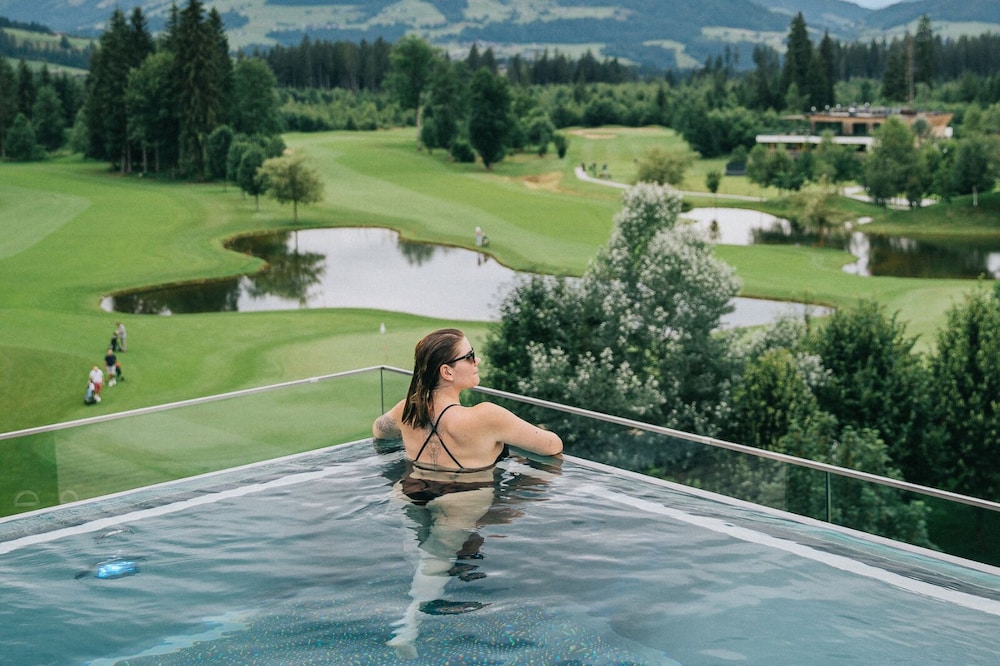Infinity pool