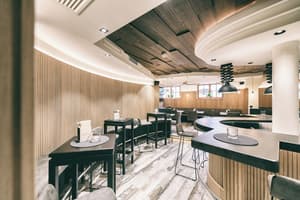 thumbnail: Bar (on property)