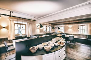 thumbnail: Restaurant
