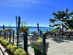 thumbnail: Outdoor dining