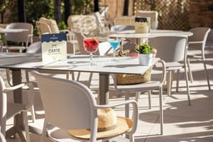 thumbnail: Outdoor dining