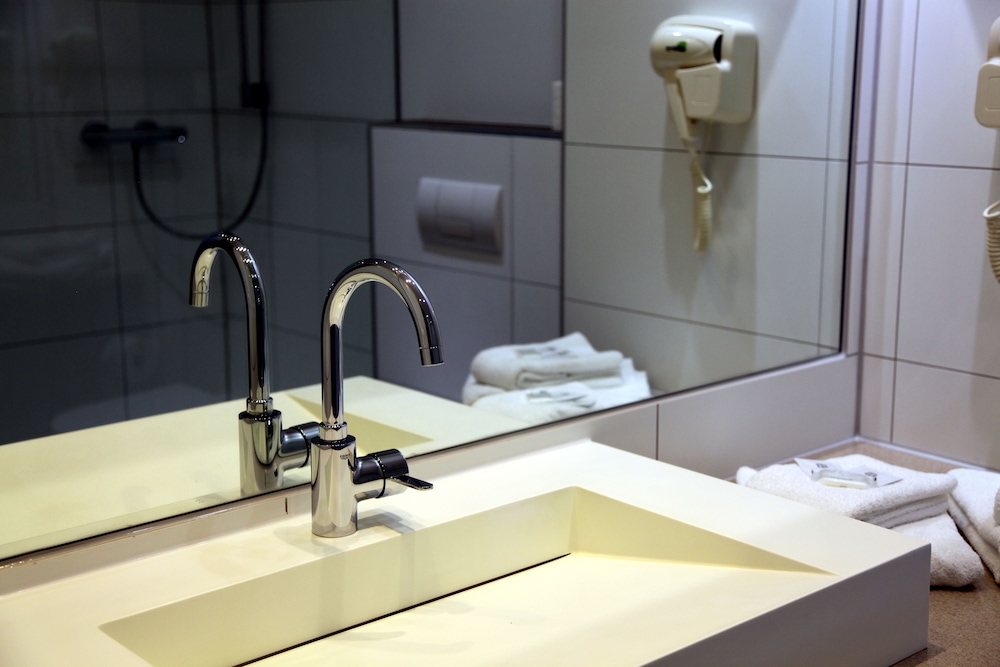 Bathroom sink
