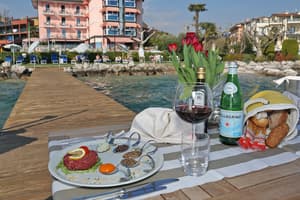 thumbnail: Outdoor dining