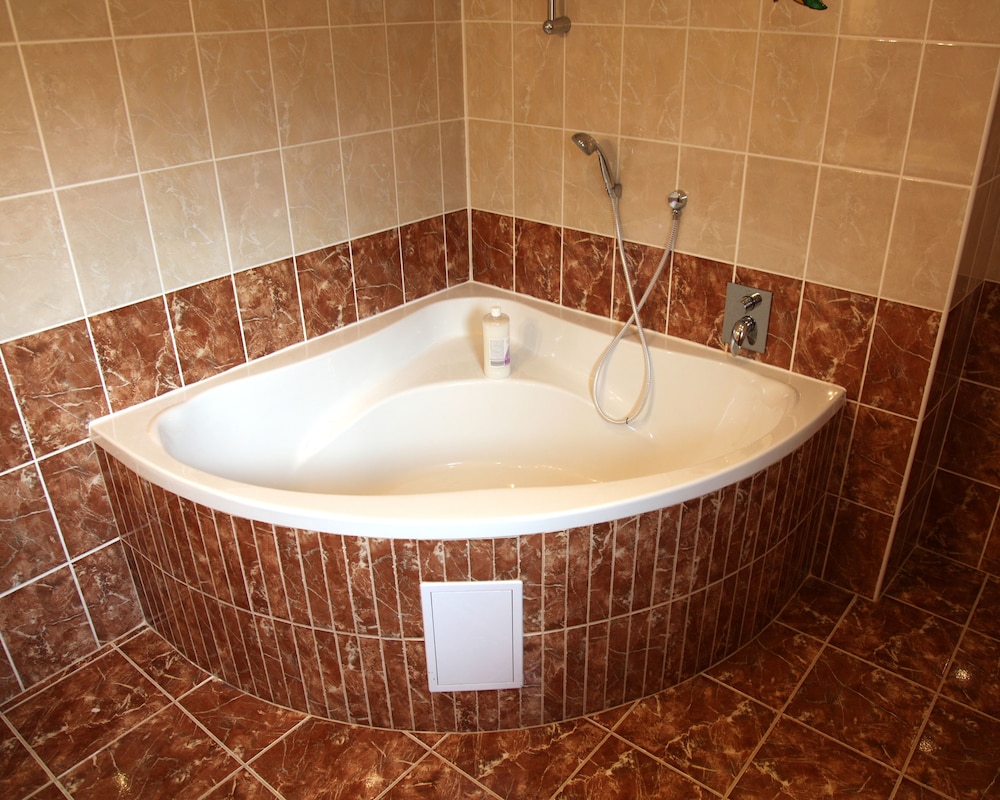 Deep soaking bathtub