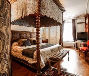 thumbnail: Interior detail