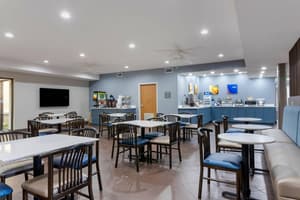 thumbnail: Breakfast area