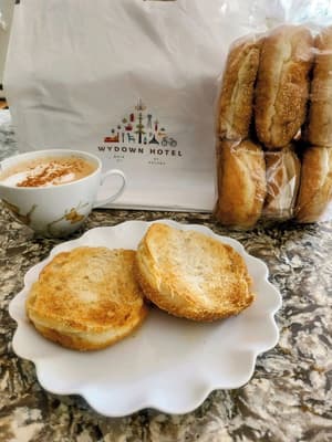 thumbnail: Breakfast area
