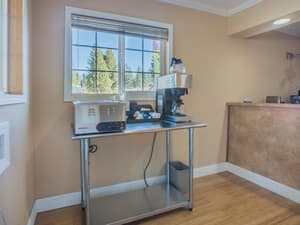 thumbnail: Breakfast area