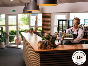 thumbnail: Bar (on property)