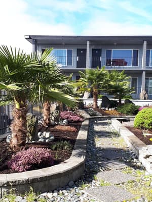 thumbnail: Exterior