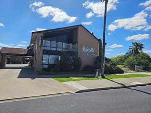 thumbnail: Front of property