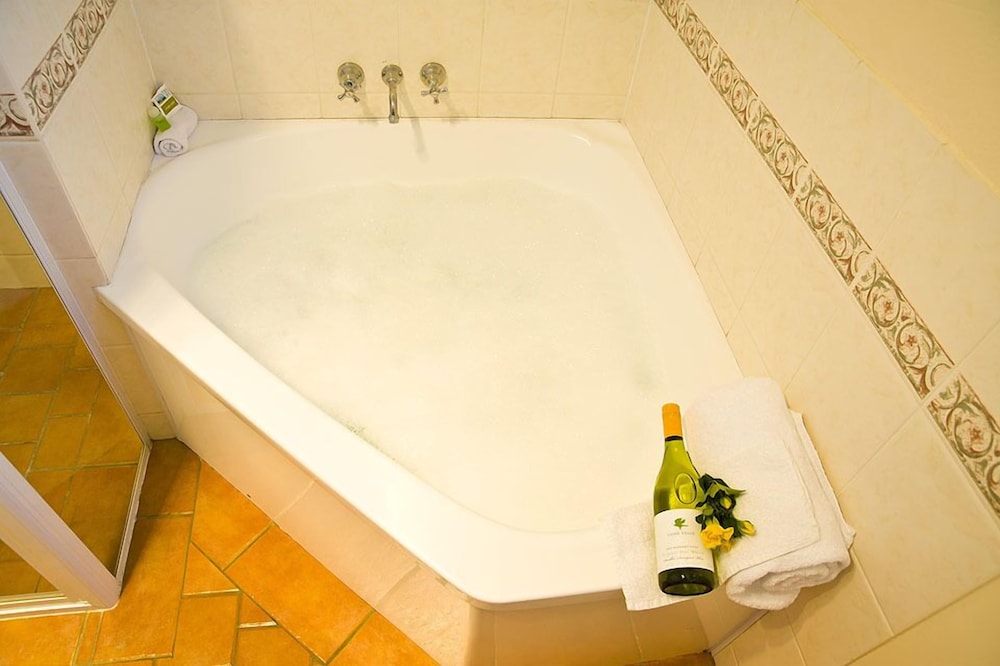 Jetted tub
