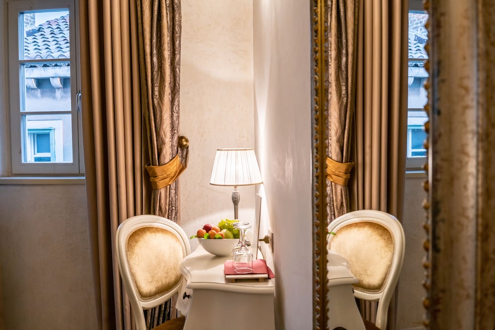 Room amenity