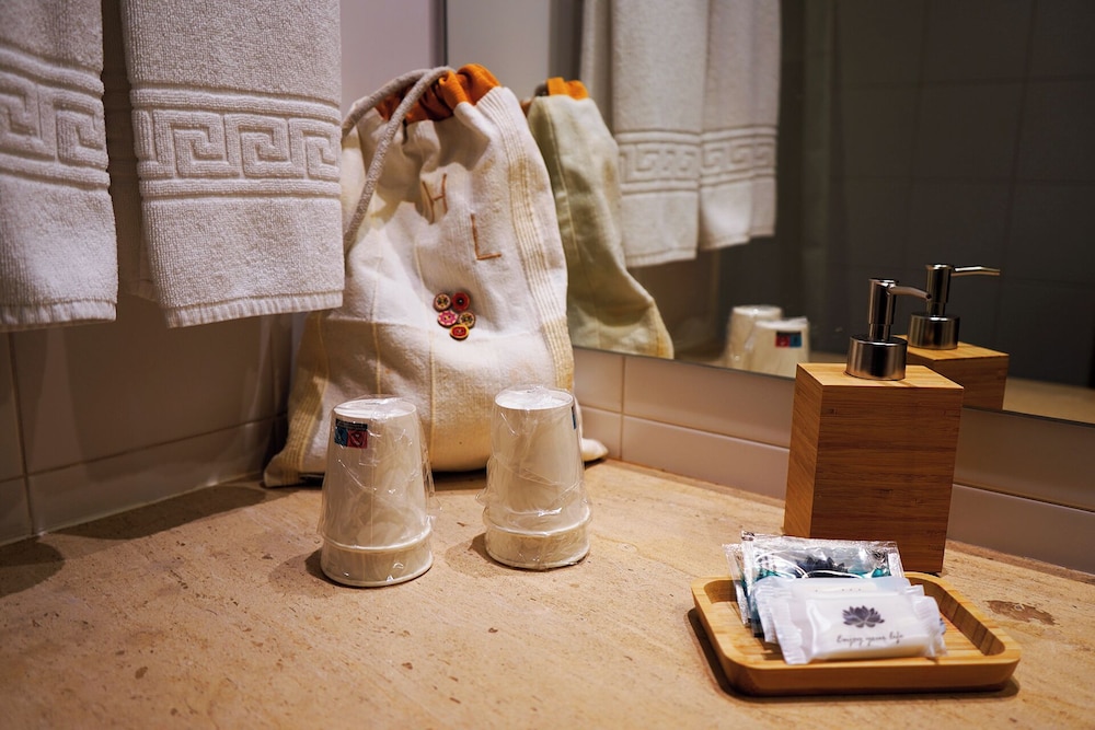 Bathroom amenities