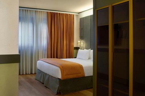 Executive room with warm seating and workspace.