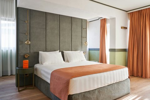 A second bedroom angle in the Milano Suite.