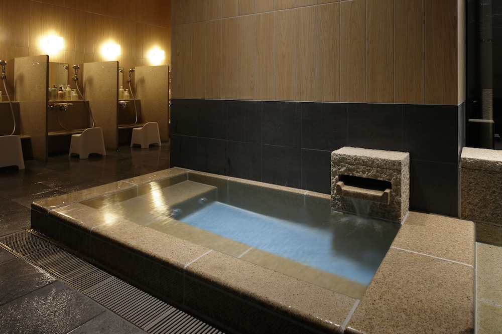 Indoor spa tub