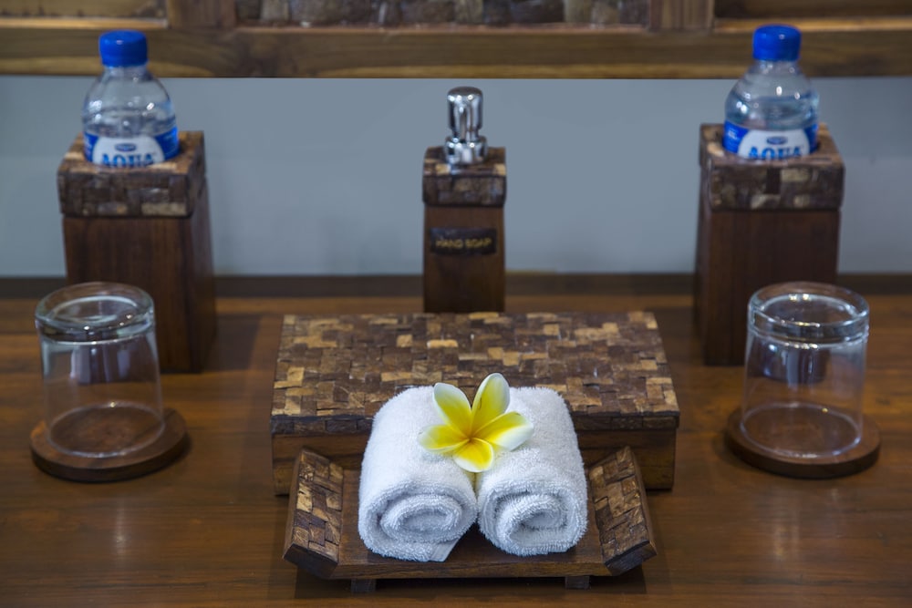 Bathroom amenities