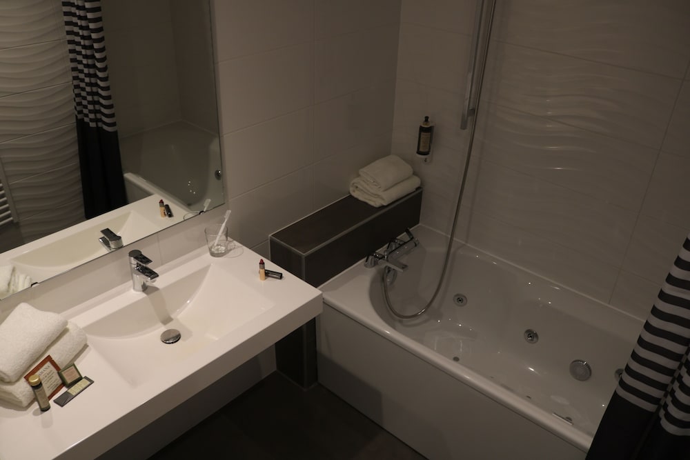 Jetted tub