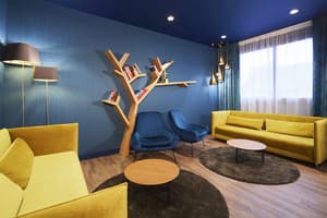 thumbnail: Bar (on property)