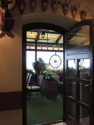 thumbnail: Restaurant
