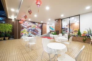 thumbnail: Restaurant