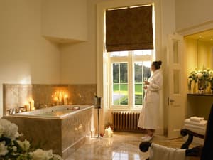 thumbnail: Deep soaking bathtub