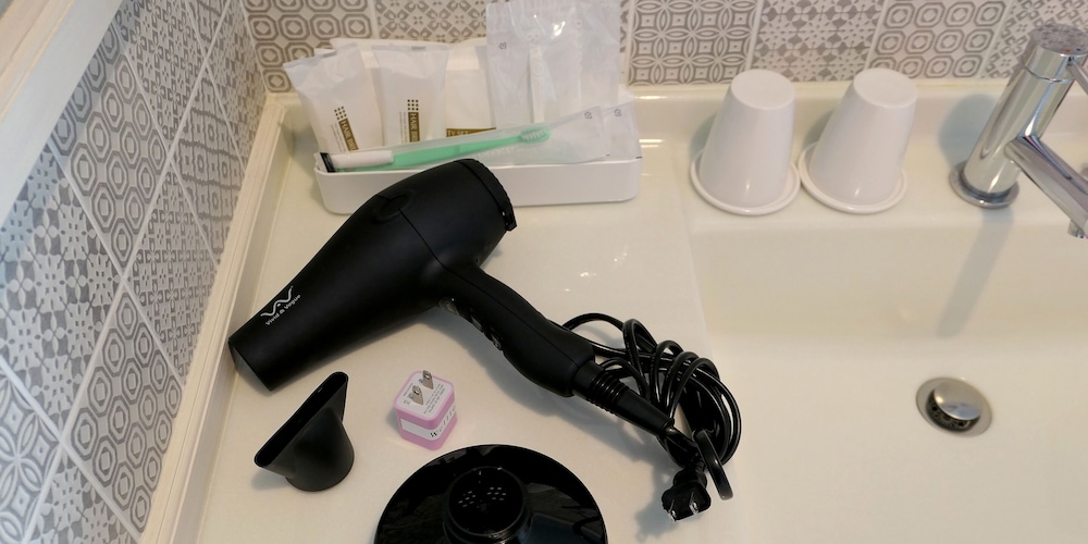 Bathroom amenities