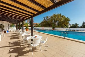 thumbnail: Poolside bar