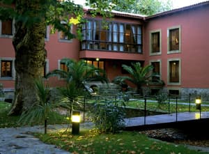 thumbnail: Bar (on property)