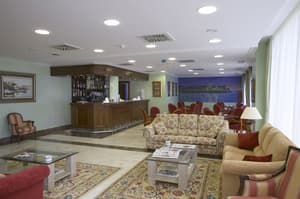 thumbnail: Bar (on property)