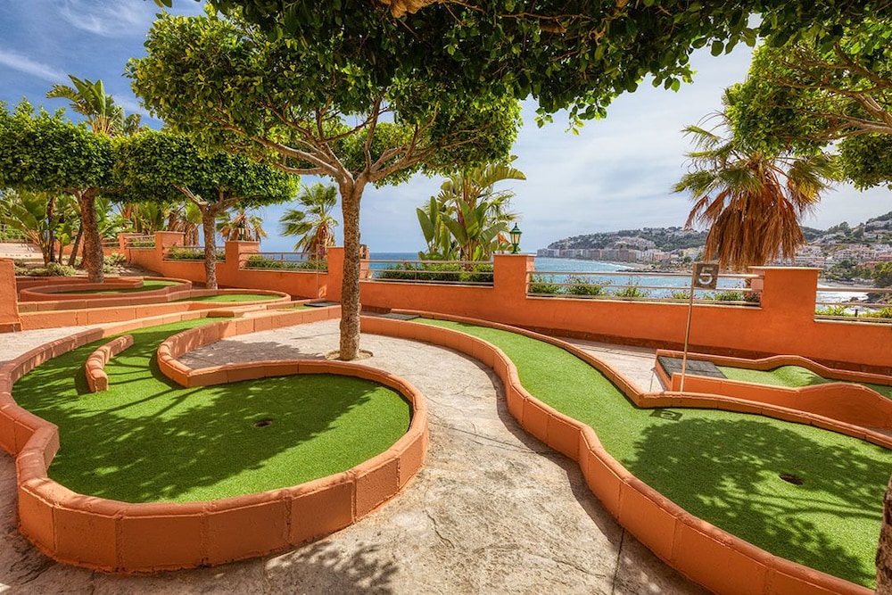 Mini-golf