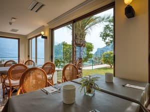 thumbnail: Breakfast area