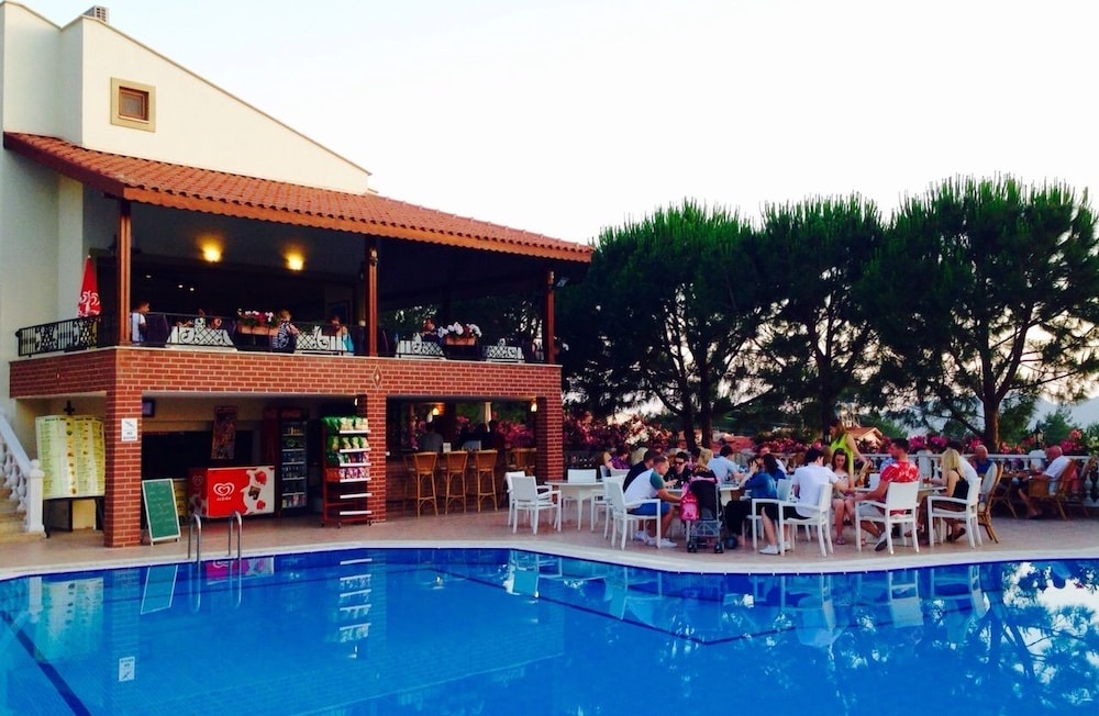Poolside bar