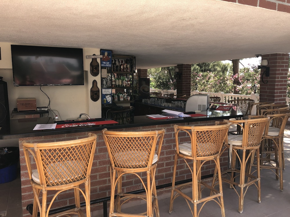 Poolside bar