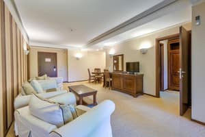 thumbnail: Front of property