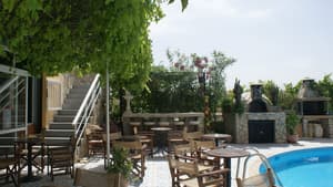thumbnail: Outdoor dining